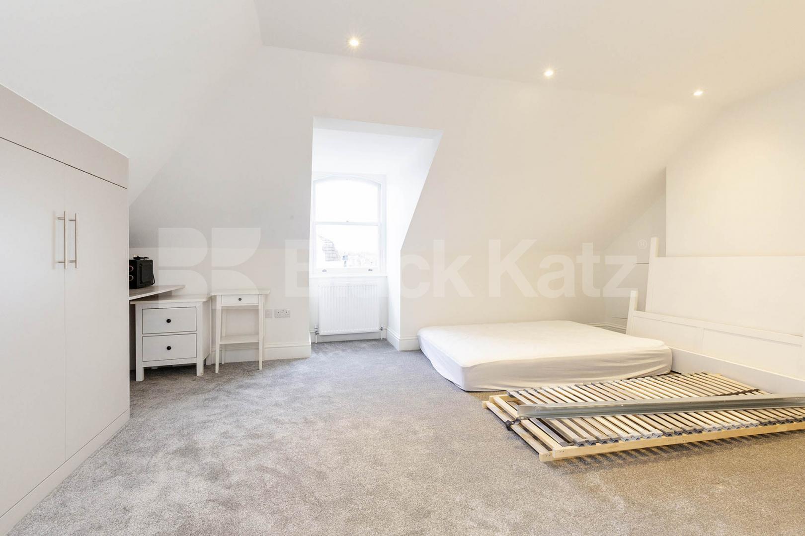 Newly refurbished 2 bedroom plus study / Guest room split over 2 floors Stroud Green Road, Stroud Green